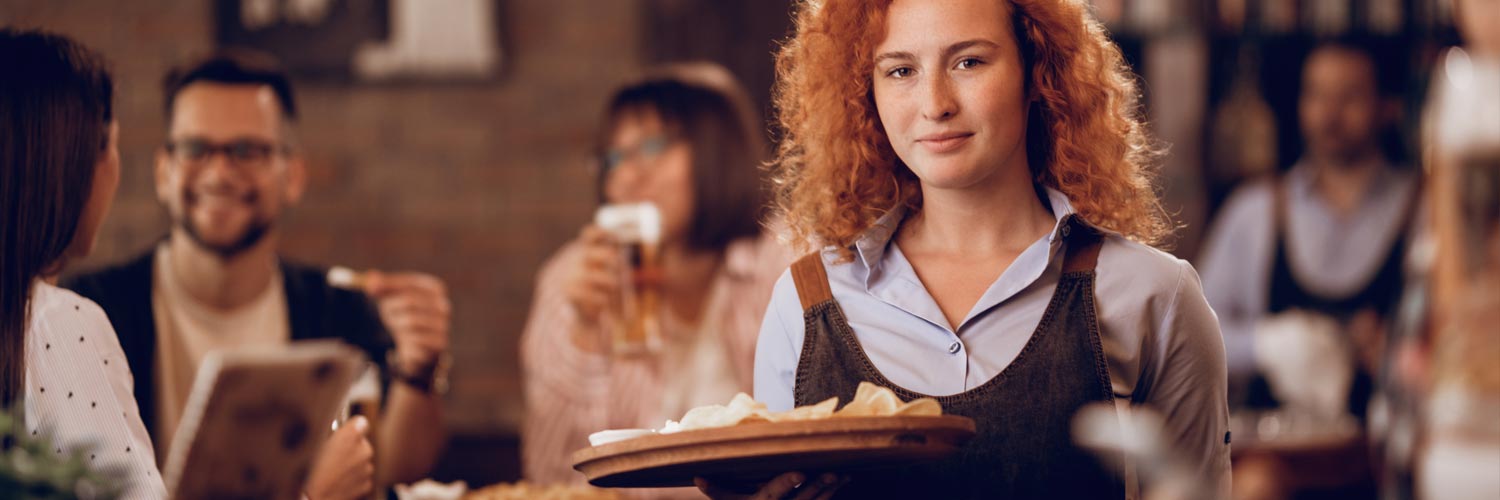 Jetzt bewerben als Restaurantfachkraft (m/w/d) im Restaurant Hotel Schmidt am Markt. 5-Tage-Woche, faire Bezahlung und ein herzliches Team erwarten dich!