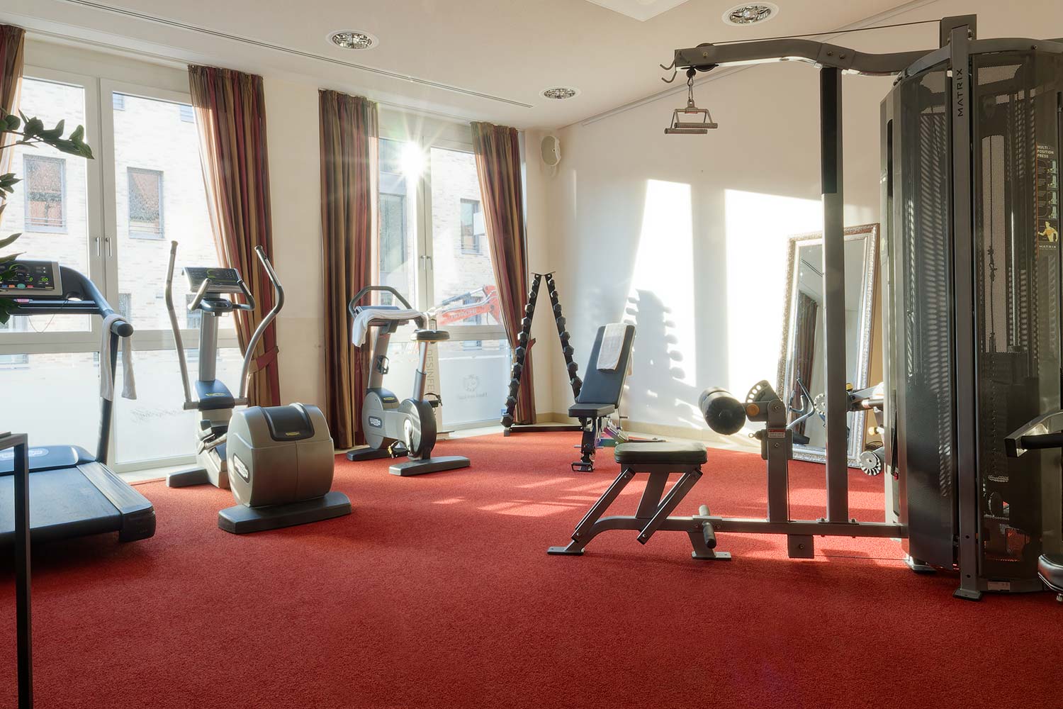 Fitnessraum im Hotel Schmidt am Markt in Meppen. Aktiv bleiben auch auf Reisen – moderne Trainingsmöglichkeiten direkt im Hotel am Marktplatz.