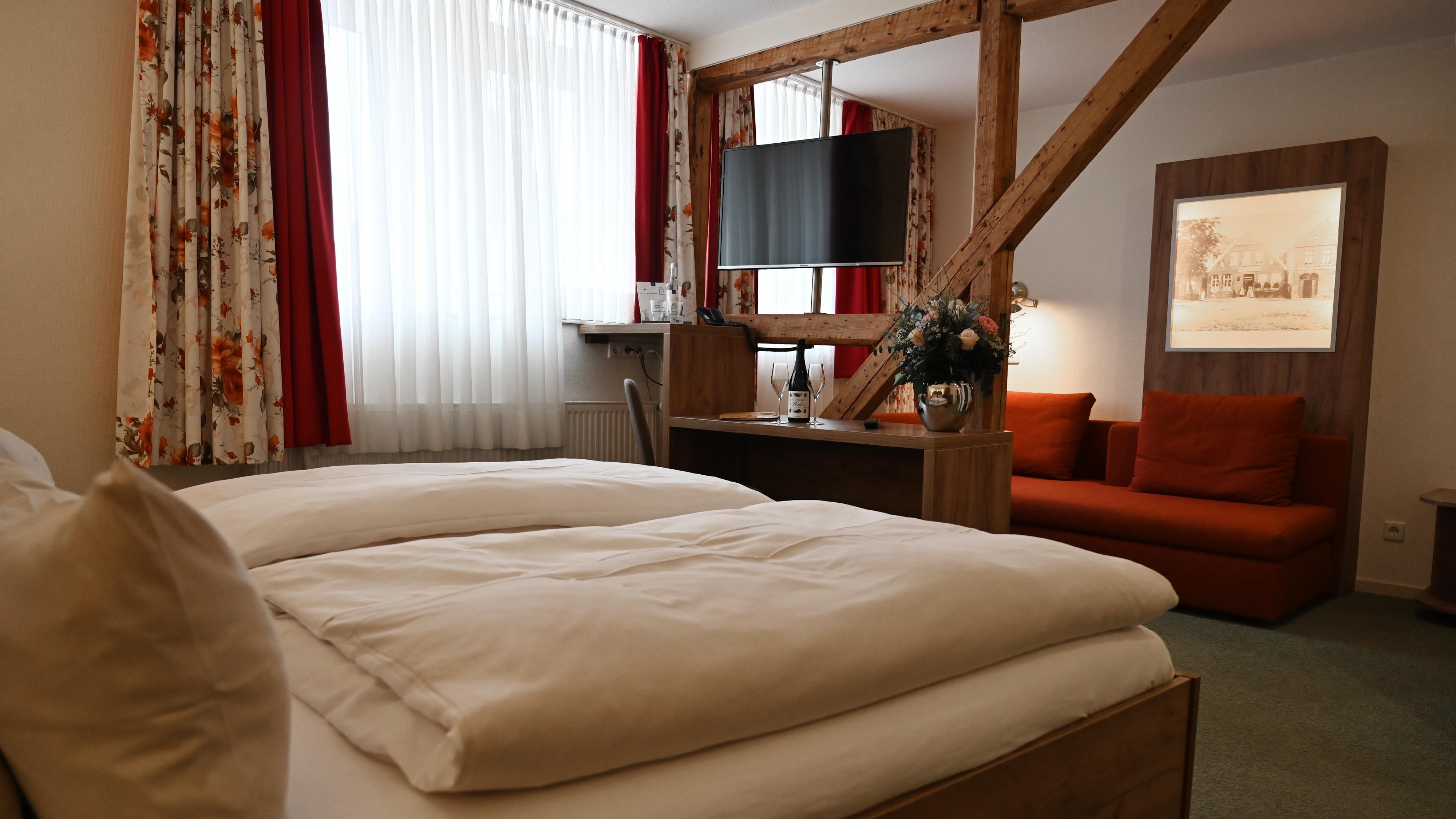 Helles Einzelzimmer in zentraler Lage am Marktplatz in Meppen – ideal für Geschäftsreisende und Kurzaufenthalte.